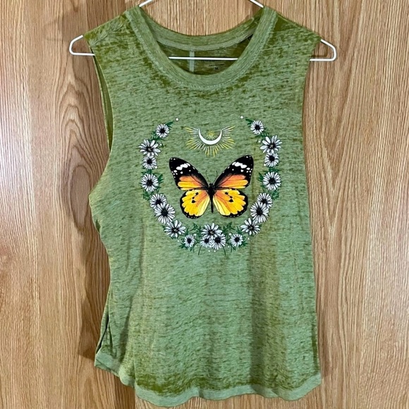 🦋 Rebellious One Butterfly Daisies Sage Green Tank Top - Picture 2 of 5